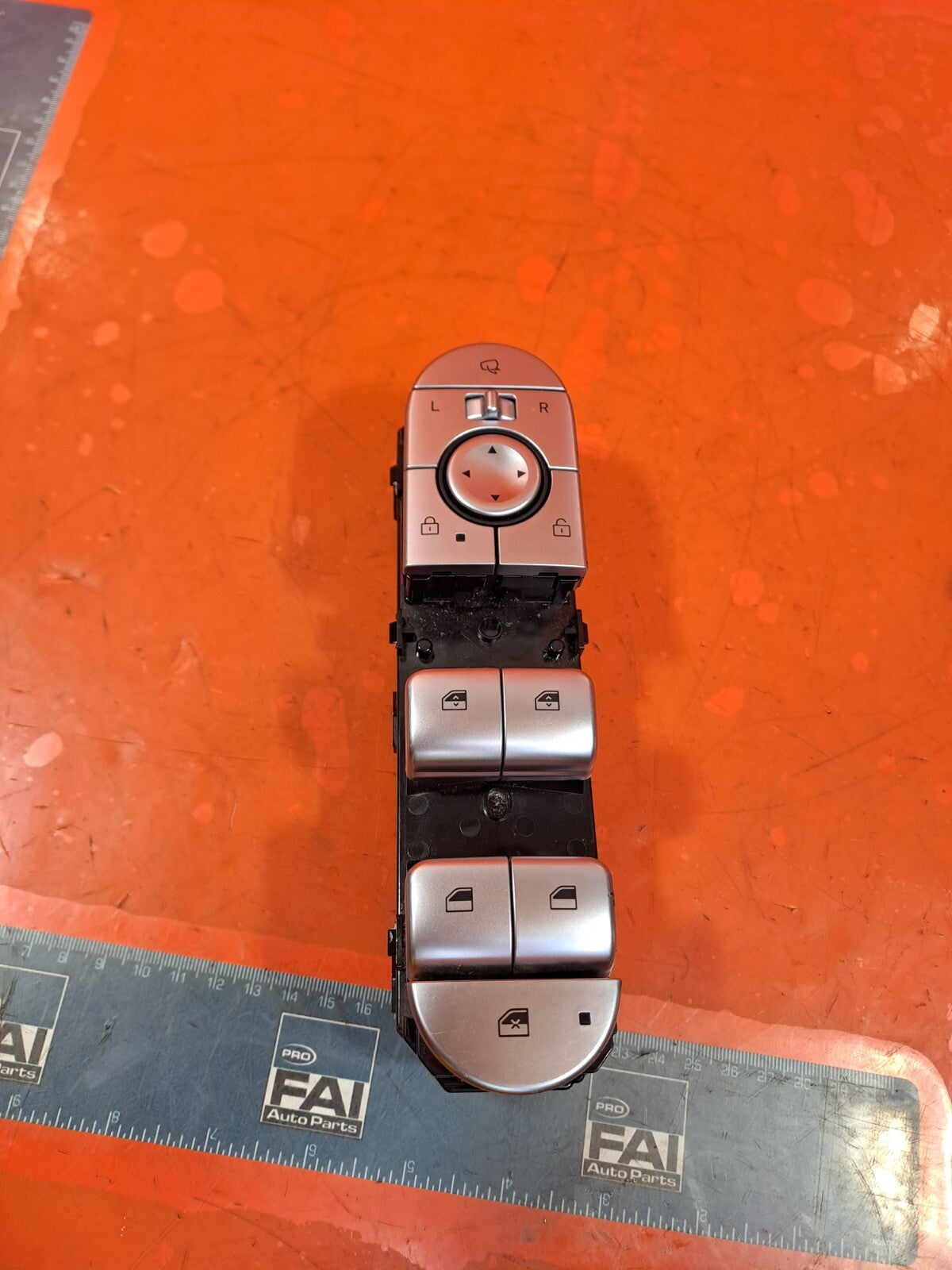 2024 HYUNDAI IONIQ 5 FRONT RIGHT WINDOW SWITCH ASSEMBLY 93571-GI910 A226 - Image 1