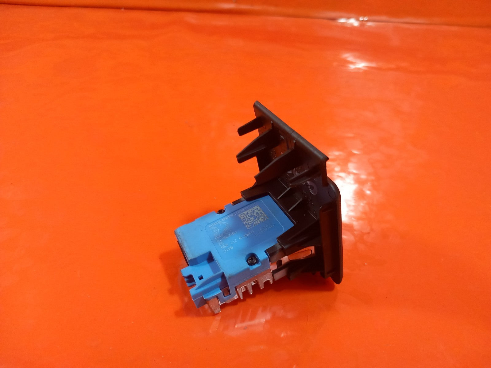 BMW F40 116D 1.5 Diesel 2021 USB Port 8711939 Warranty A365 - Image 6