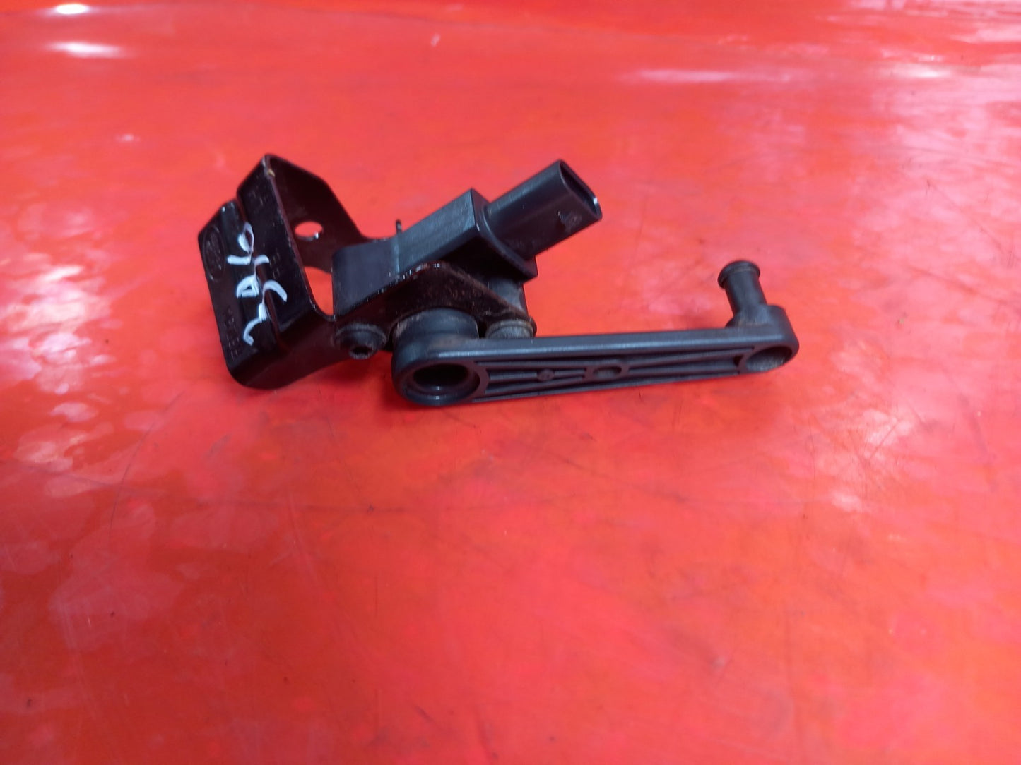Land Rover Defender L663 3.0 Diesel 2025 Front Headlight Level Sensor JPLA3D026 - Image 2