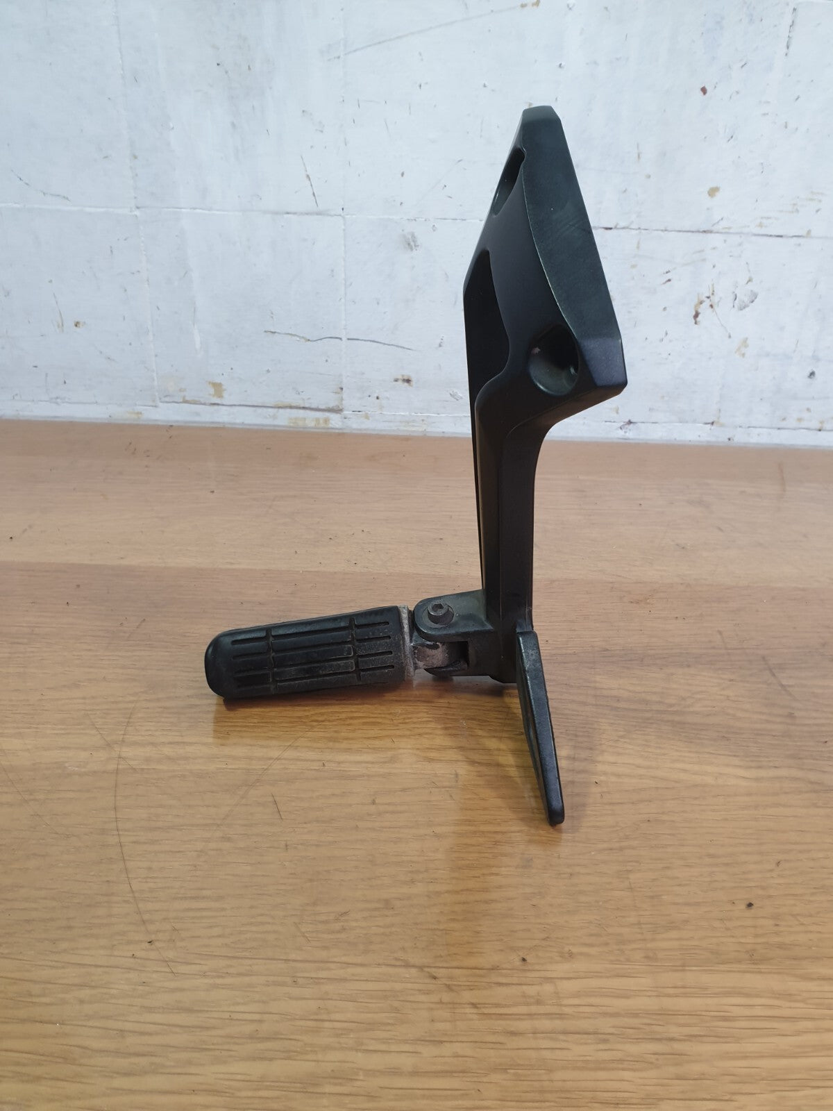 ✅2007 YAMAHA FZ6 FAZER S2 PETROL REAR LEFT PILLION FOOTREST + WARRANTY A185 - Image 4
