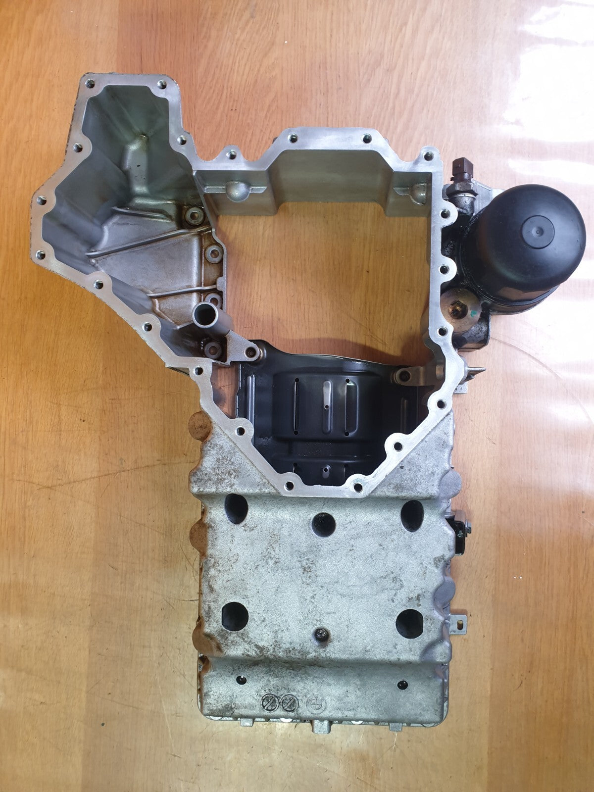 ✅2014 BMW 5 SERIES F11 4.4P ENGINE UPPER OIL PAN 7605524 70524165 +WARRANTY A153 - Image 6