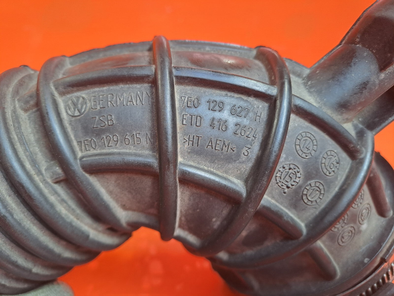 VW TRANSPORTER T6 2.0 DIESEL 2016 AIR INTAKE PIPE 7E0129627H Warranty A225 - Image 4