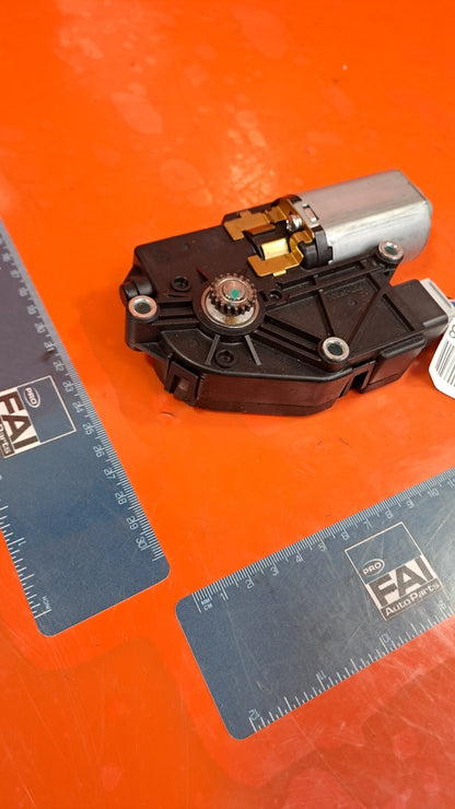 KIA XCEED 1.5 PETROL 2021 ELECTRIC SUNROOF MOTOR K8110-J7000 81680-J7900 A228 - Image 2