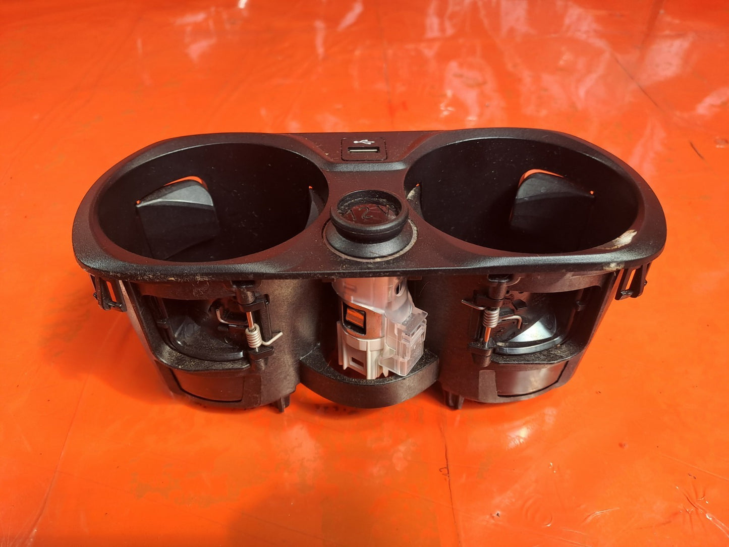 ✅BMW G20 318D M Sport 2.0 Diesel 2021 Centre Console Cup Holder 6806798 83323001 - Image 3