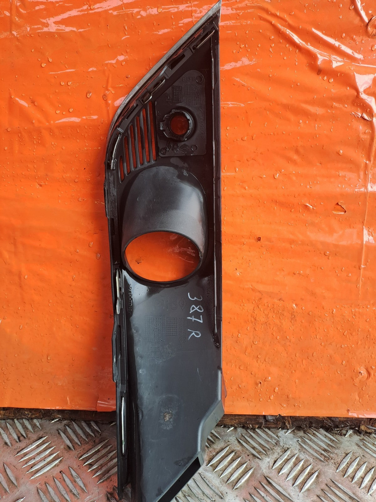 Renault Megane MK4 1.3 Petrol 2019 Front Right Fog Light Surround Trim Warranty - Image 12