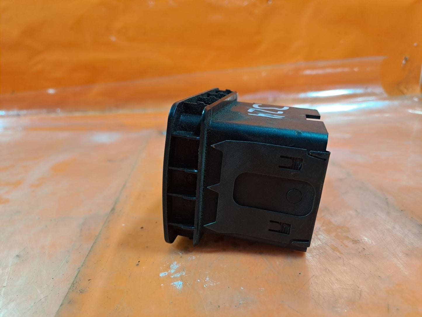 ✅2003 VOLVO FL DASHBOARD LEFT AIR VENT + WARRANTY A324 - Image 3