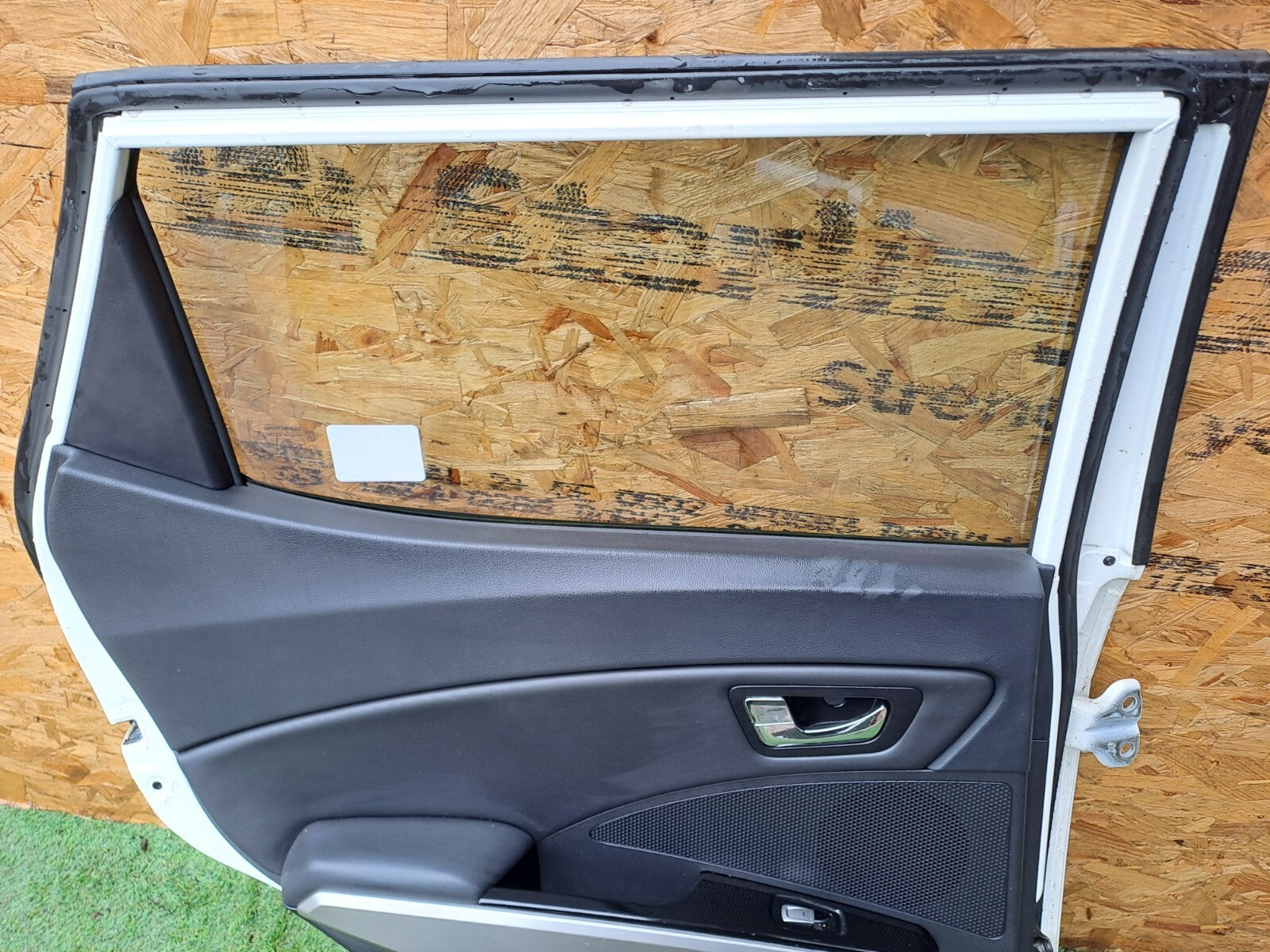 SSANGYONG TIVOLI EX 1.6 DIESEL 2017 REAR LEFT DOOR WHITE Warranty A230 - Image 10