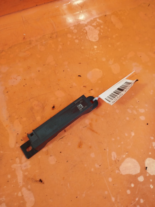 ✅2019 MERCEDES A CLASS W177 KEYLESS ENTRY ANTENNA AMPLIFIER A1679050901 A260 - Image 2