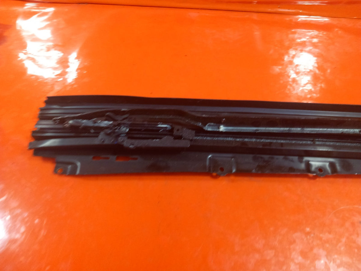 Land Rover Defender L663 3.0 Diesel 2025 Panoramic Roof Rail Left 883835711 A396 - Image 10