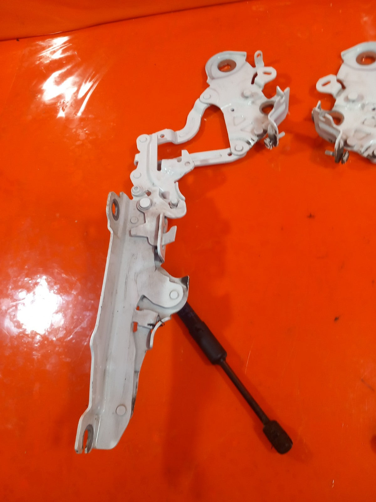 BMW F40 116D 1.5 Diesel 2021 Bonnet Hinges and Actuators 7450923 788258 A365 - Image 6