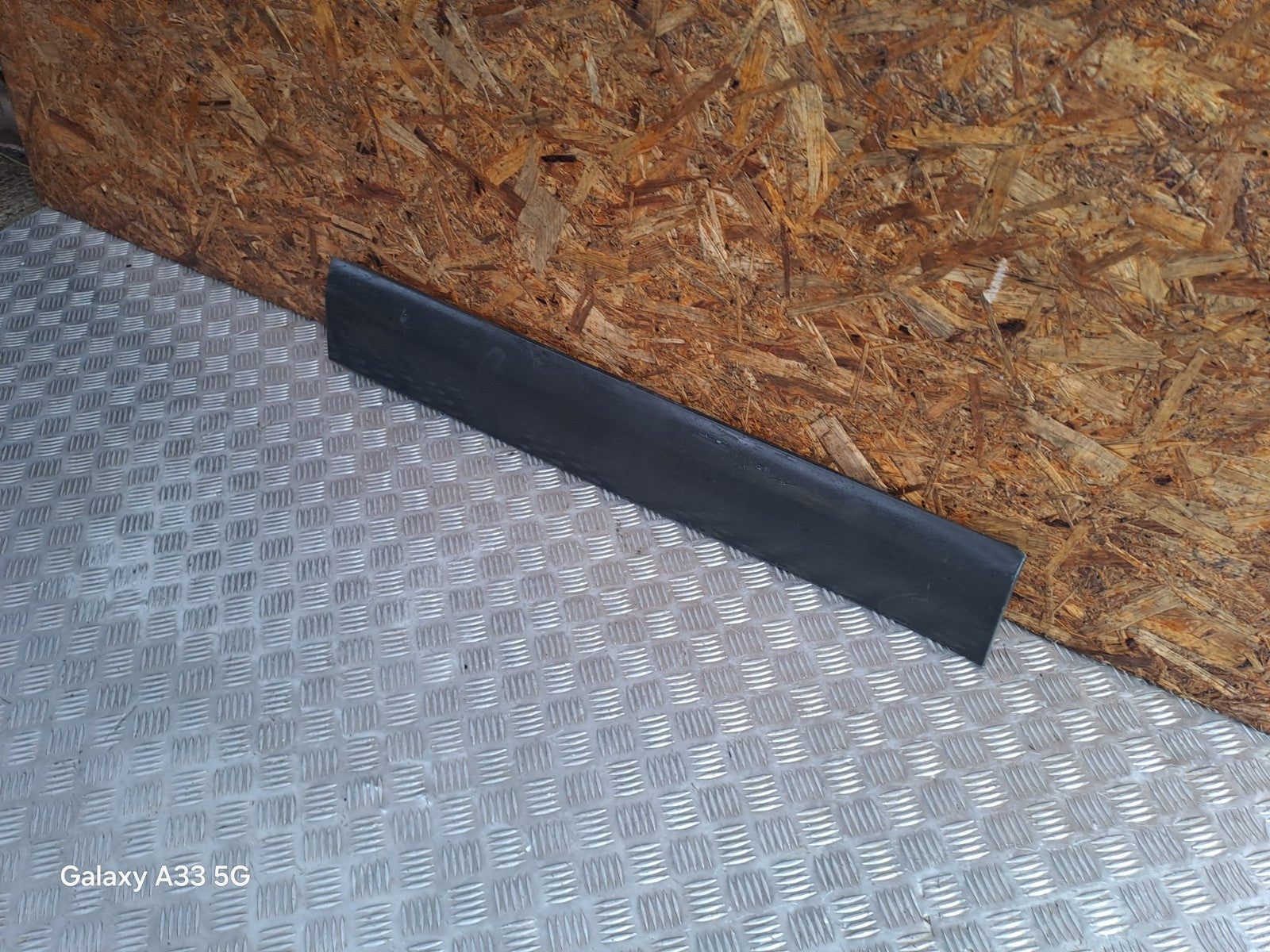 ✅Land Rover Discovery Sport Se Tech Td4 2.0 D 2016 FRONT LEFT DOOR MOULDING A111 - Image 3