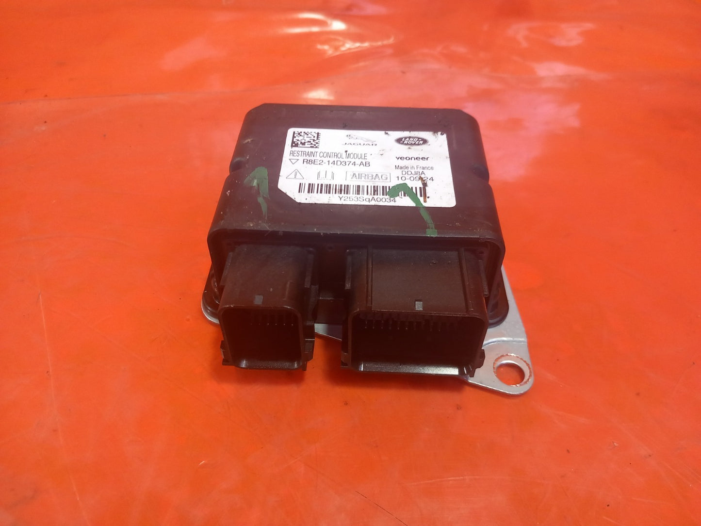 Land Rover Defender L663 3.0 Diesel 2025 ArBag Control Module R8E214D374AB A396 - Image 3