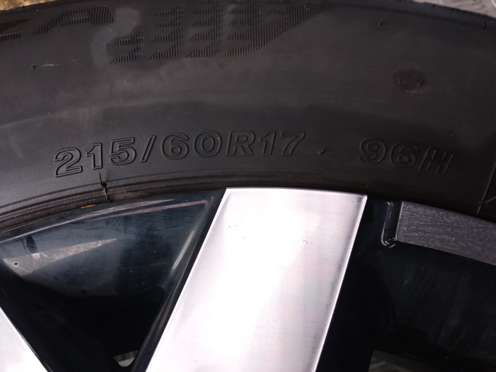 ✅Dacia Duster Journey 1.3 Petrol 2024 Alloy Wheel & Tyre 215/60 R17 403005180R - Image 4