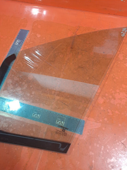 ✅RENAULT TRAFIC MK3 Sl27 1.6 DIESEL 2015 FRONT LEFT DOOR QUARTER WINDOW GLASS - Image 5