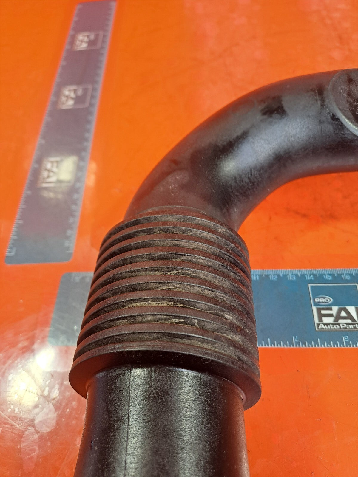 Land Rover Discovery 4 3.0 Diesel 2015 AIR INTAKE HOSE PIPE GH22-7990AA Warranty - Image 12