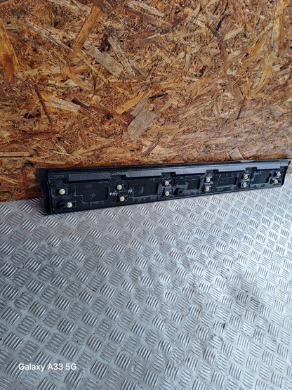 ✅Land Rover Discovery Sport Se Tech Td4 2.0 D 2016 FRONT RIGHT DOOR MOULDING - Image 9