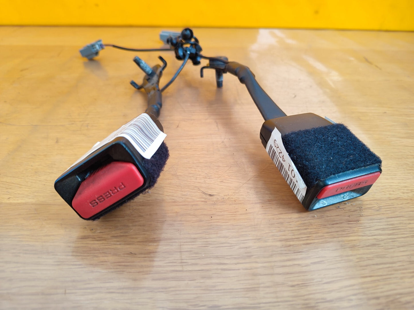 ✅Range Rover Evoque 2.2 Diesel 2012 Front Seat Belt Buckle 2x BJ3261208AE A101 - Image 3