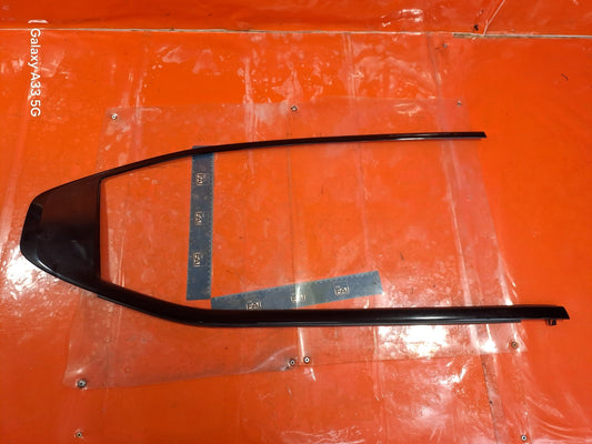 ✅2023 POLESTAR 2 LONG RANGE REAR RIGHT DOOR WINDOW STRIP 31689573 + WARRANTY - Image 1