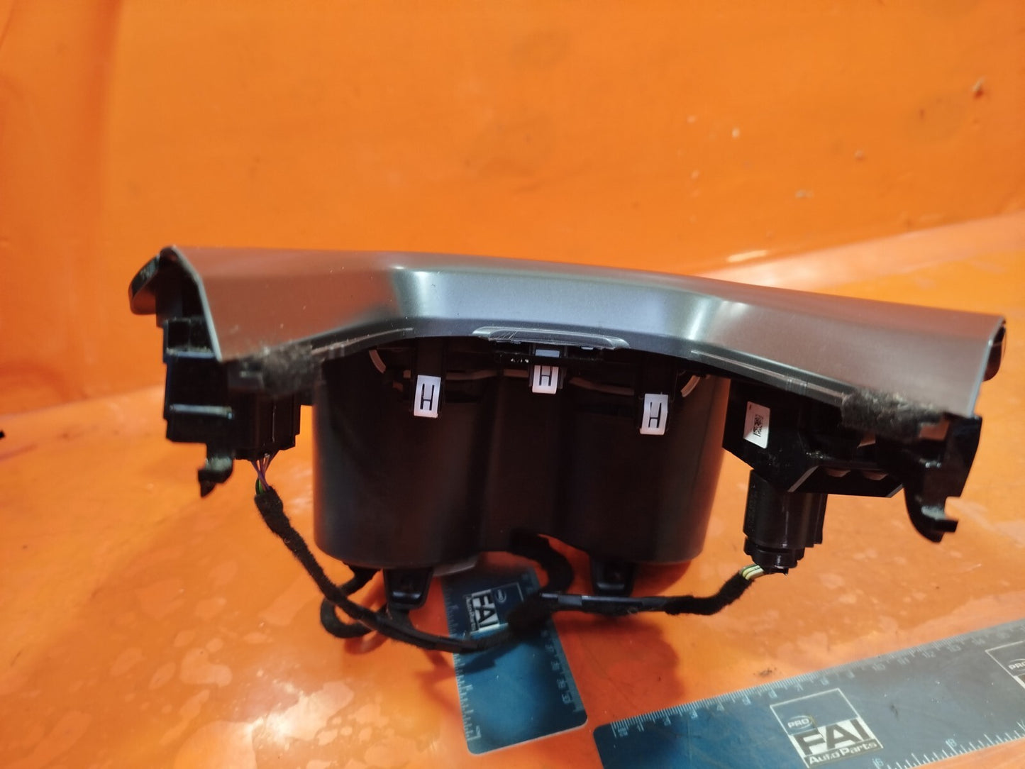 ✅Ford Mondeo Titanium 2015 2.0 Diesel Centre Console Cup Holder W/Parking Switch - Image 7