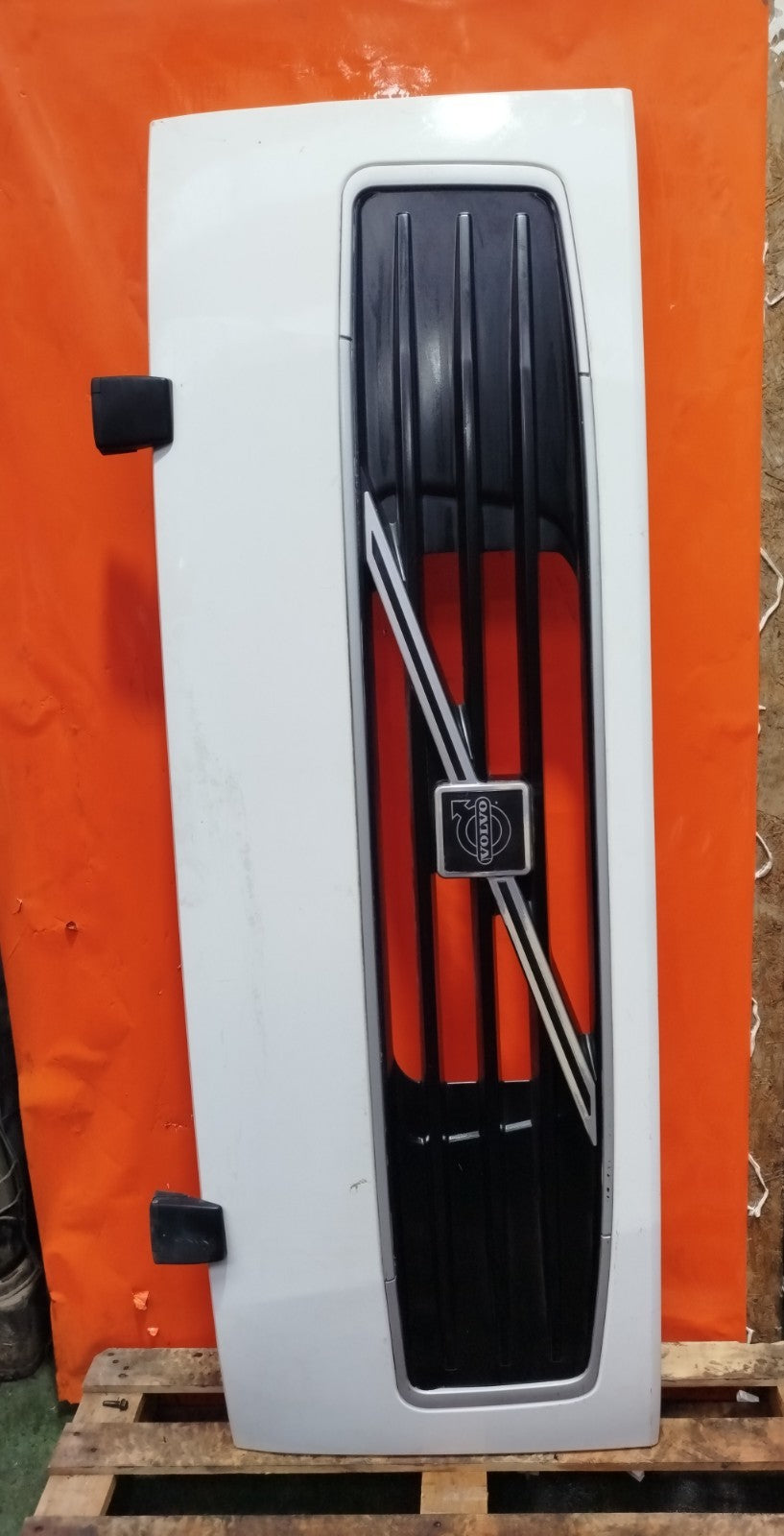 ✅VOLVO FL 5.5 DIESEL 2003 FRONT GRILLE WHITE 3954287 Warranty A324 - Image 2
