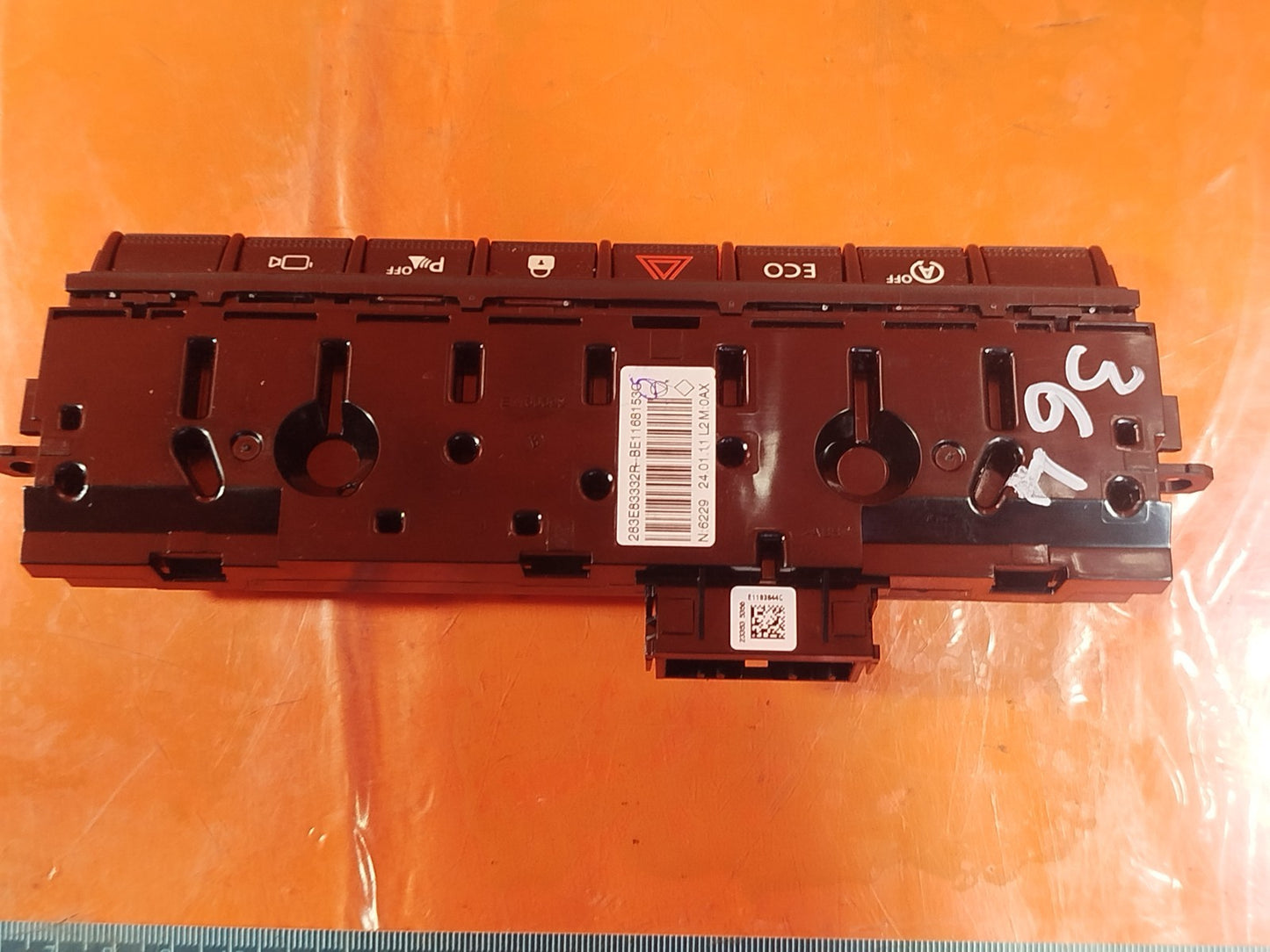 ✅2024 DACIA DUSTER JOURNEY AUTO ON OFF HAZARD CAMERA CONTROL SWITCH 283E83332R - Image 9