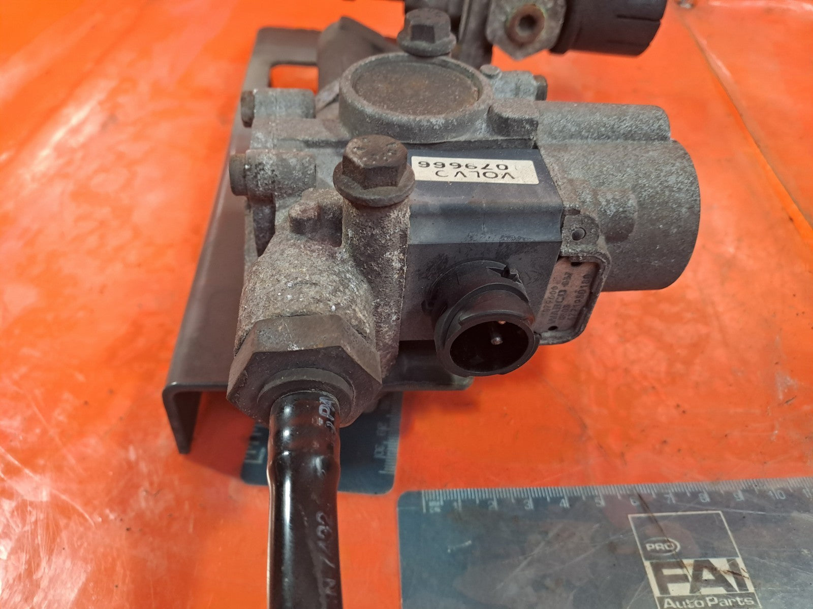 ✅VOLVO FL 5.5 DIESEL 2003 FRONT AXLE RIGHT ABS VALVE ABS 1079666 Warranty A324 - Image 10