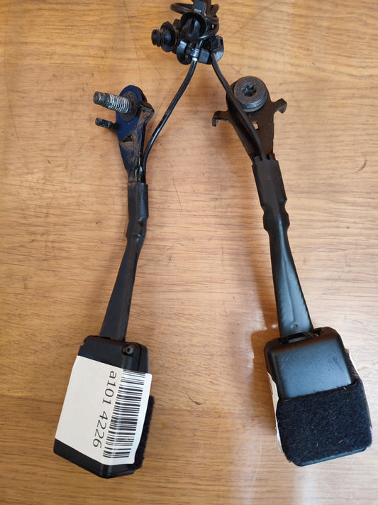 ✅Range Rover Evoque 2.2 Diesel 2012 Front Seat Belt Buckle 2x BJ3261208AE A101 - Image 2