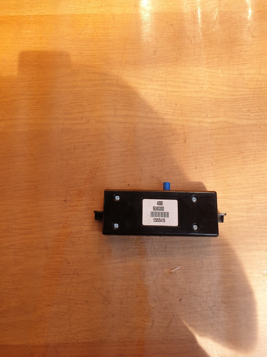 ✅2023 HYUNDAI I20 ANTENNA CONTROL MODULE UNIT ECU 96240-Q0000 + WARRANTY A180 - Image 1