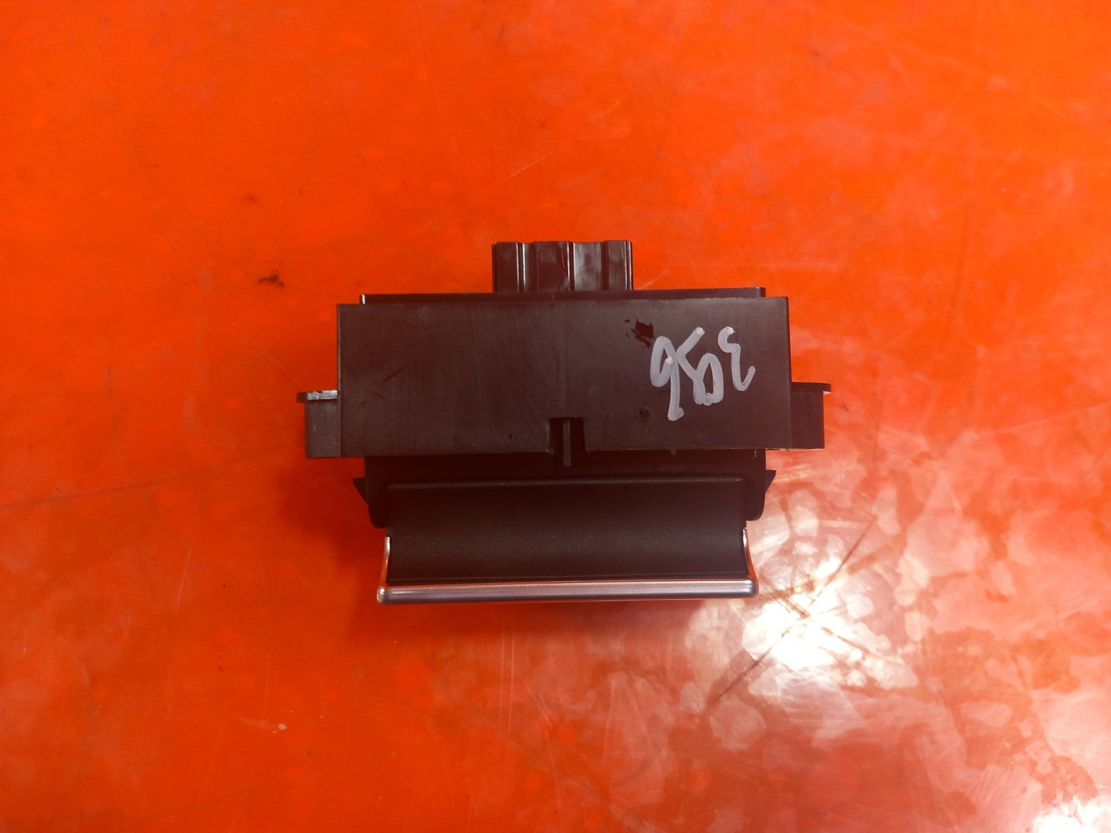 2025 Land Rover Defender L663 Parking Brake Switch K8D2-2B623-AB Warranty A396 - Image 8