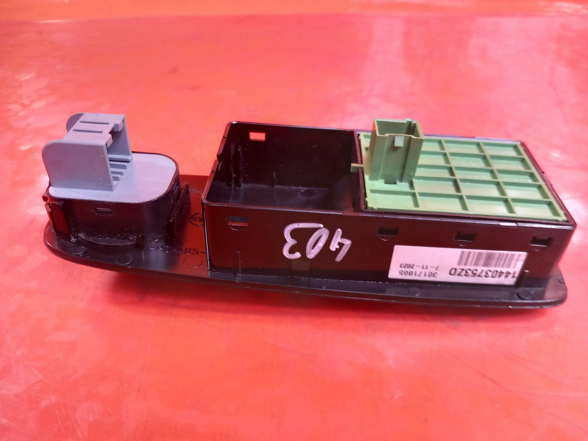 ebay-src:https://i.ebayimg.com/00/s/mtiwmfgxnjaw/z/ieyaaeswwknqecl7/$_57.jpg