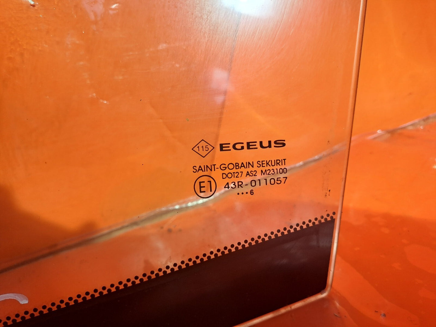 ✅RENAULT TRAFIC MK3 Sl27 1.6 DIESEL 2016 FRONT LEFT DOOR QUARTER WINDOW GLASS - Image 6