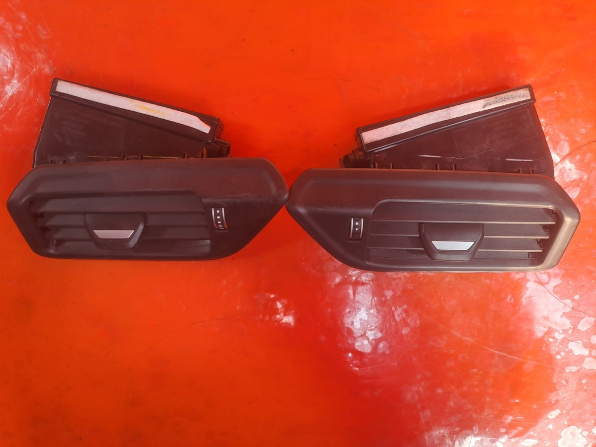 2025 BMW X5 G05 Front Air Vent Pair 21828910 Warranty A398 - Image 5