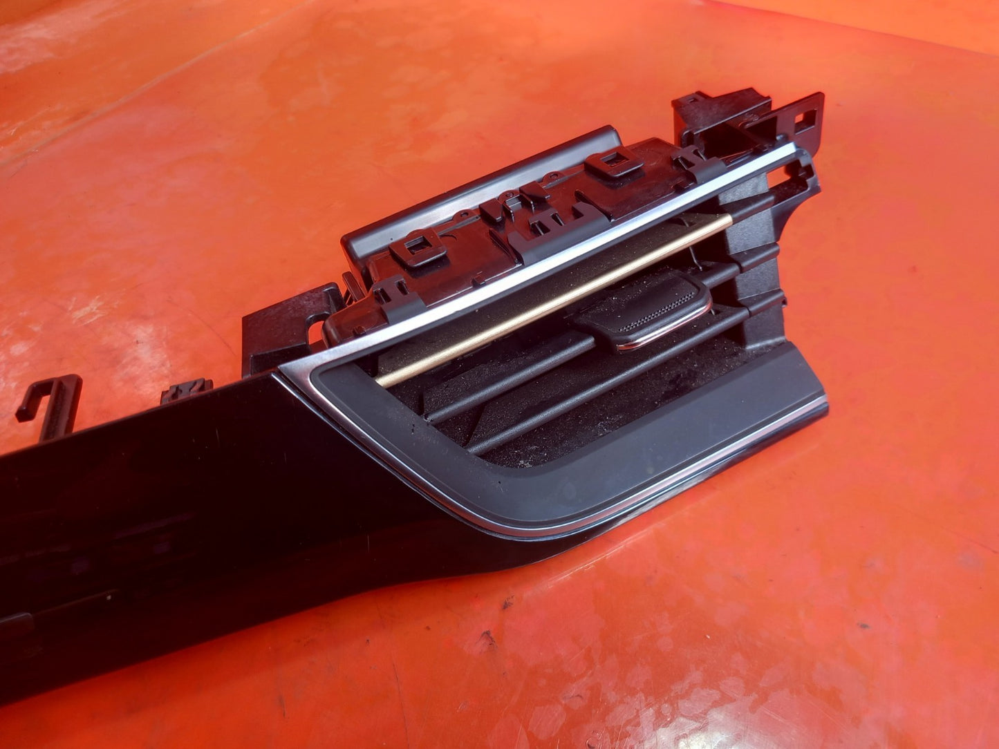 Renault Captur 1.6 Petrol 2023 Front Center Dashboard Air Vent 687618406R A392 - Image 5
