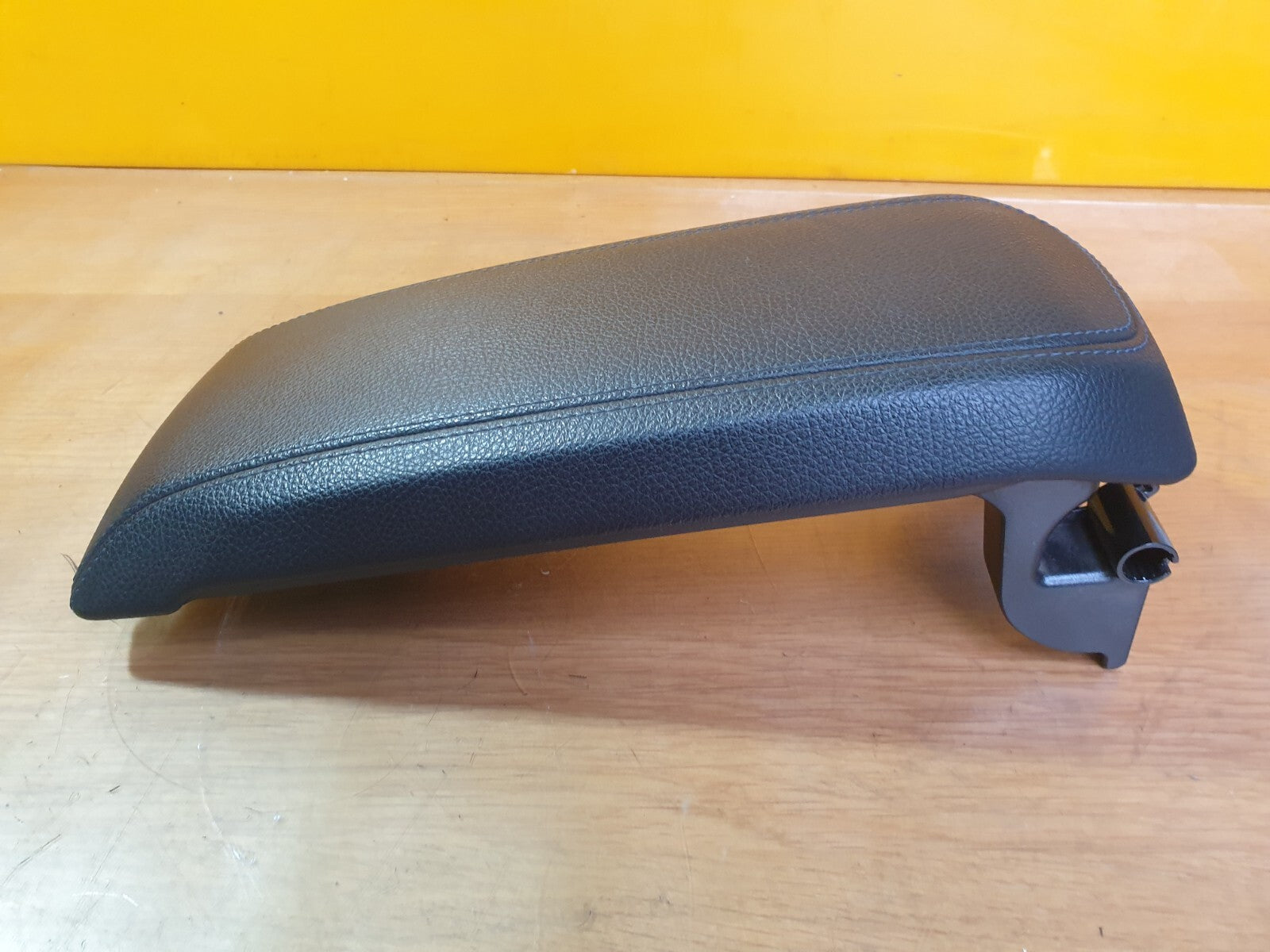 ✅2021 BMW 1 SERIES F40 M SPORT CENTRE CONSOLE ARMREST 9460084 + WARRANTY A177 - Image 2