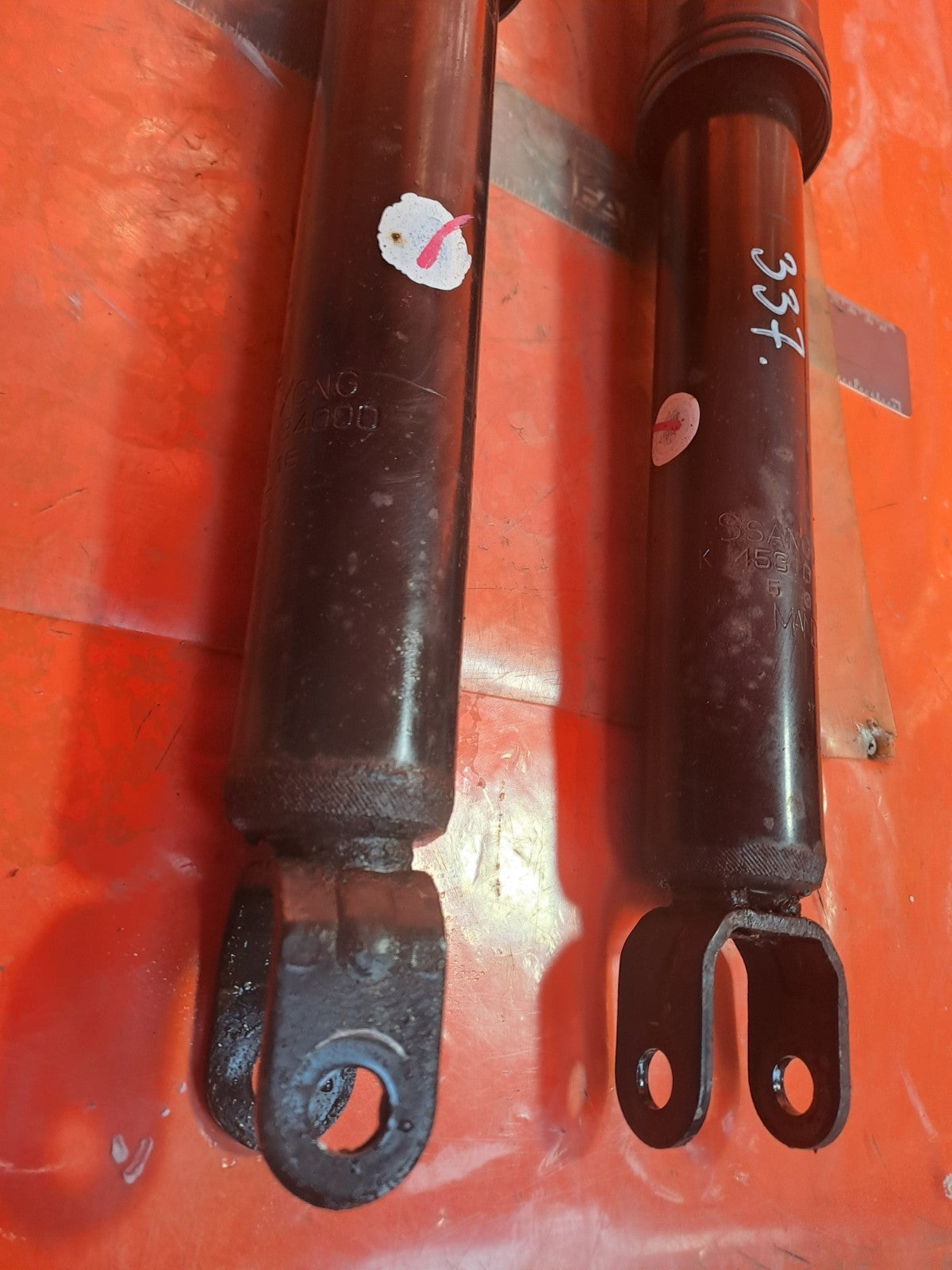 ✅SSANGYONG KORANDO 2.2 DIESEL 2015 REAR SHOCK ABSORBERS PAIR 45310-34000 A337 - Image 6