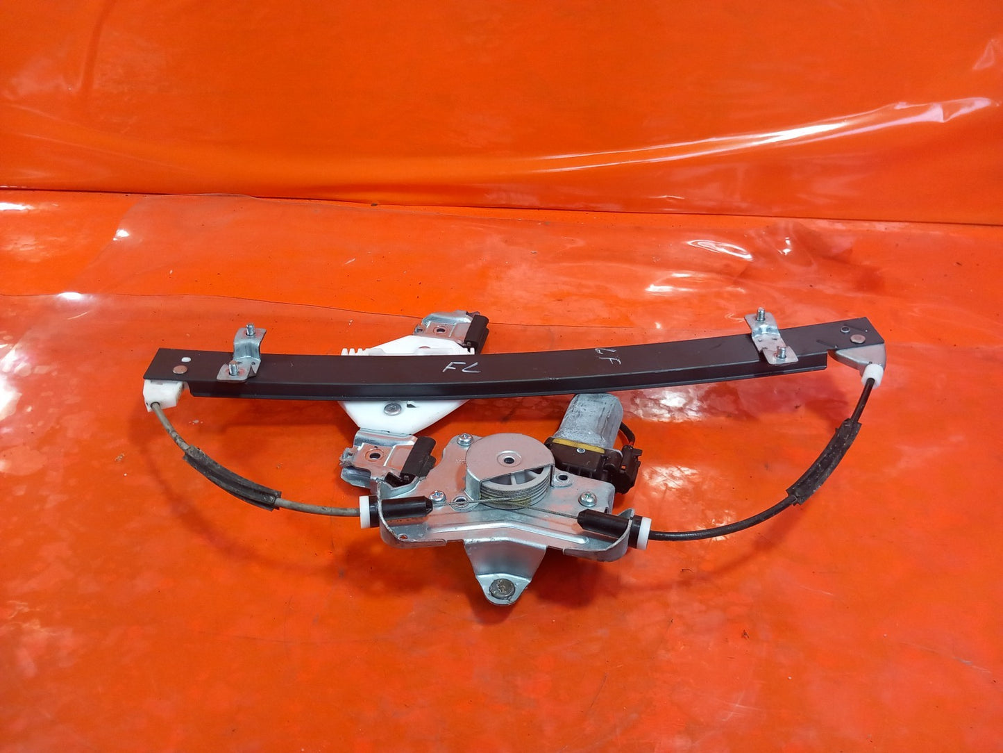 2018 Ssangyong Korando ELX Window Regulator Motor Front Left 98810-CZ010 A329 - Image 7