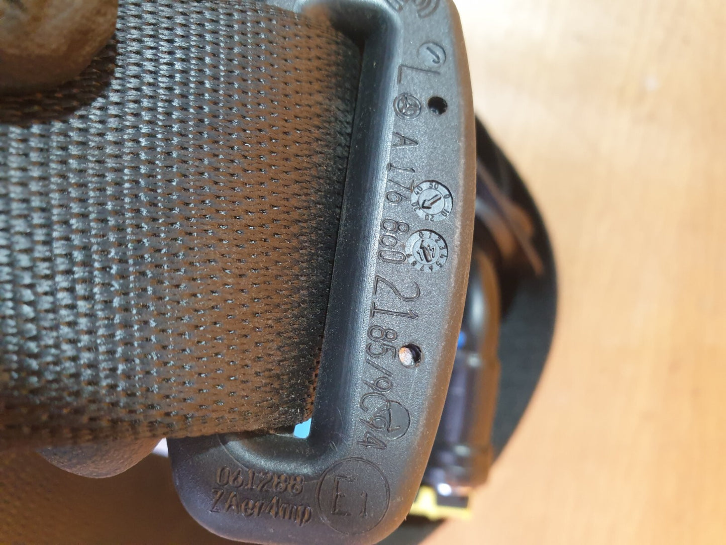 MERCEDES W176 A180 FRONT LEFT SEAT BELT A1768602185 XAA - Image 5