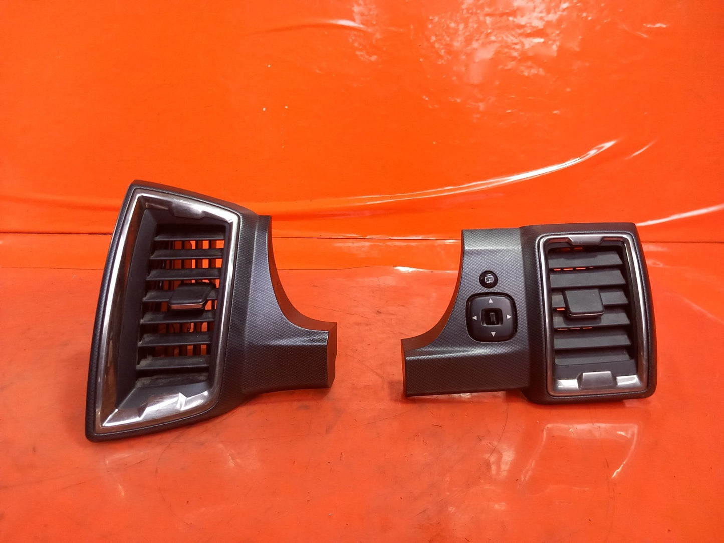 2017 Ford Ranger Wildtrak Dashboard Air Vent EB3B-41044E93-ME Warranty A401 - Image 2