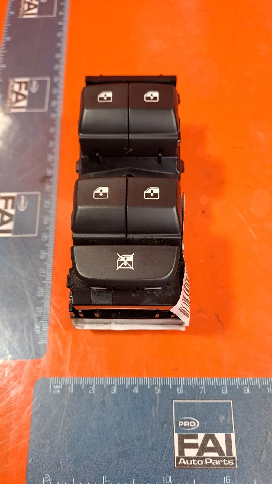KIA XCEED 1.5 PETROL 2021 FRONT RIGHT WINDOW CONTROL SWITCH 93570J7500 Warranty - Image 1