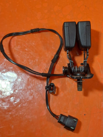✅FORD PUMA St-LINE X 1.0 PETROL 2021 REAR DOUBLE SEAT BELT BUCKLE L1TBA613K21AA - Image 1