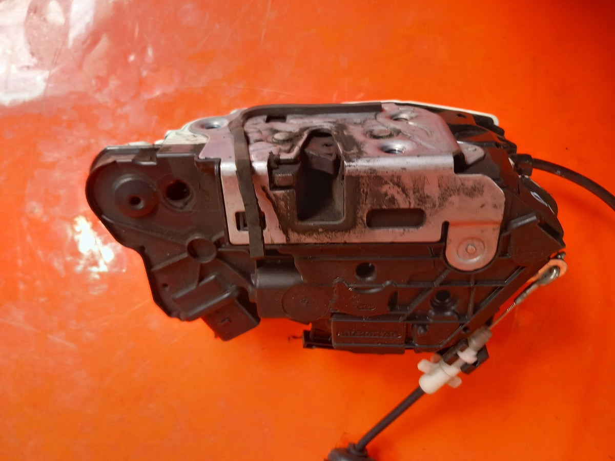 VW Transporter T30 2.0 Diesel 2021 Front Left Door Lock 7L2837015B A410 - Image 12