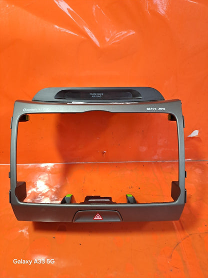 ✅KIA SPORTAGE 4 1.7 DIESEL 2014 DASHBOARD RADIO HEAD UNIT TRIM 847403U055 A287 - Image 1