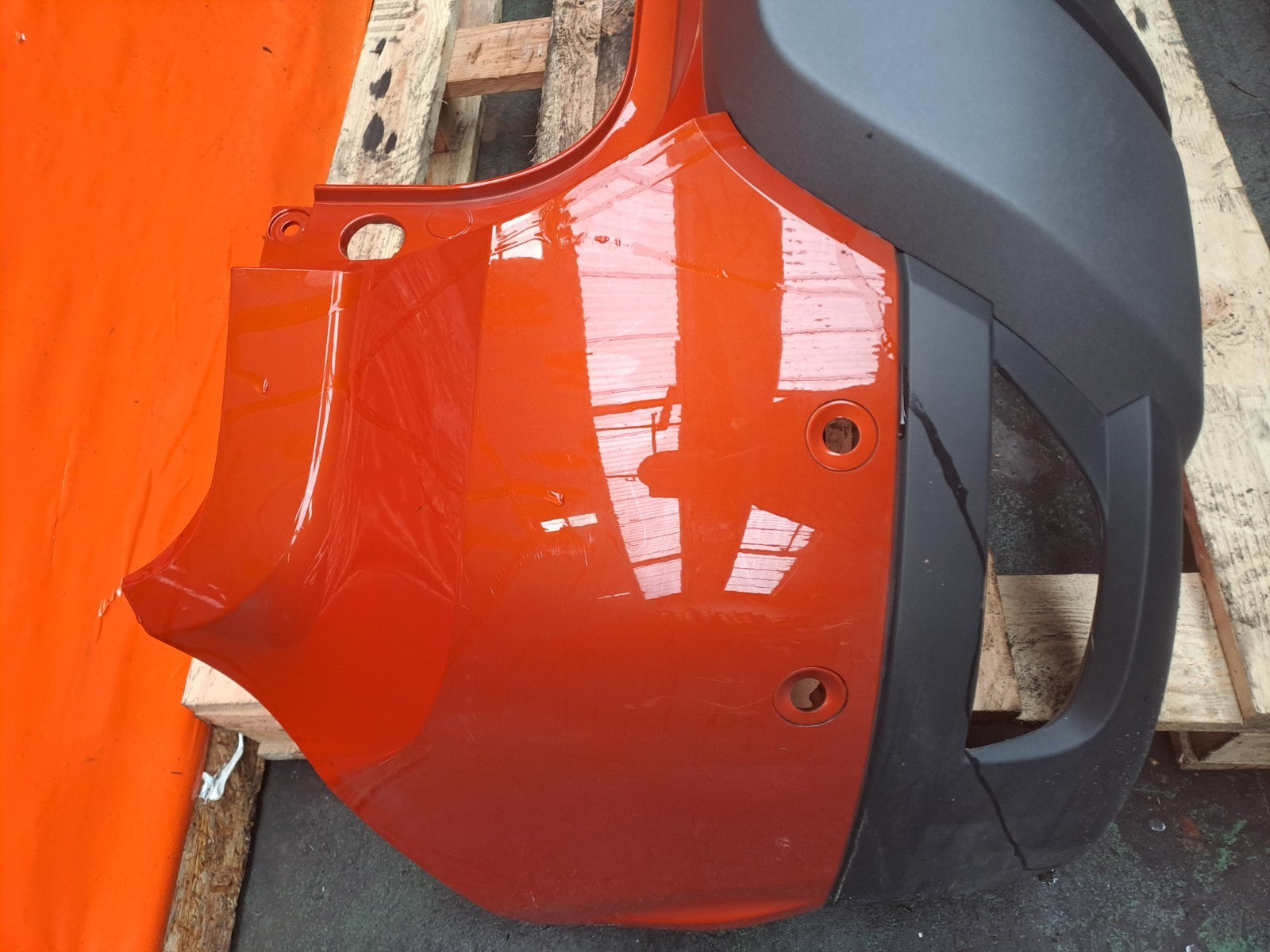 ✅2024 Dacia Duster Journey Rear Bumper Orange + Warranty A364 - Image 9