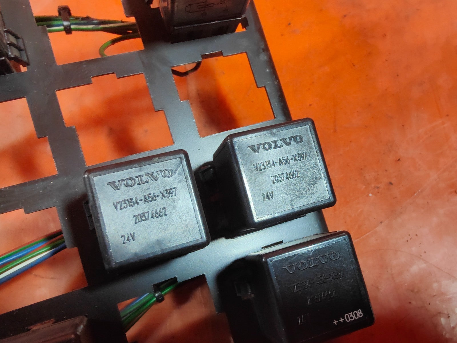 ✅2003 VOLVO FL RELAY FUSE BOX V23134-A56-X397 + WARRANTY A324 - Image 7