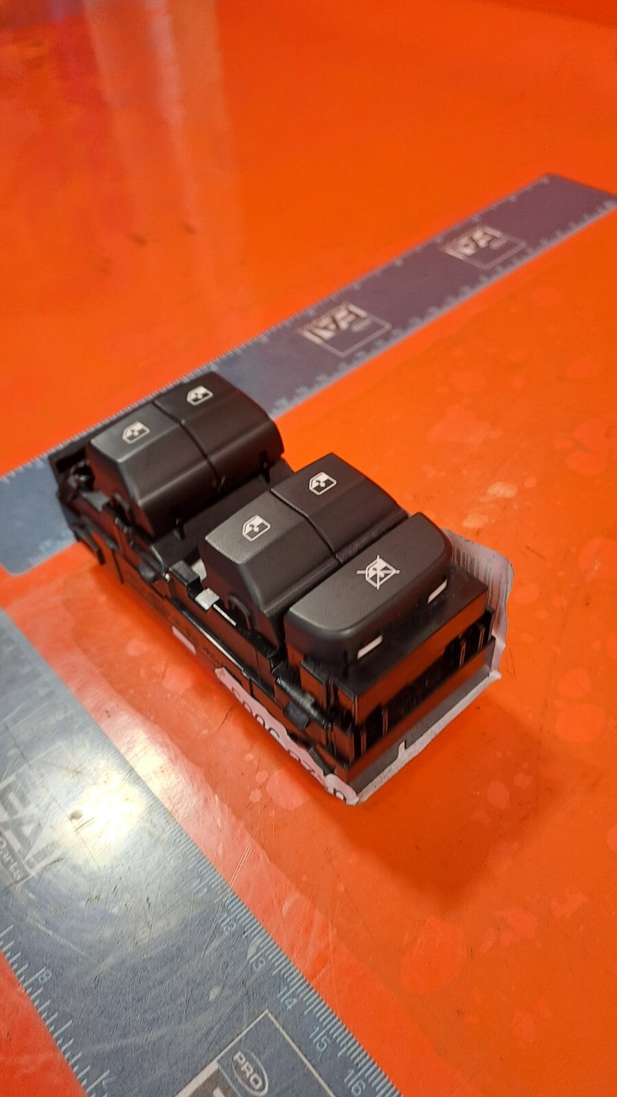 KIA XCEED 1.5 PETROL 2021 FRONT RIGHT WINDOW CONTROL SWITCH 93570J7500 Warranty - Image 6