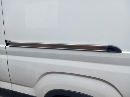 2023 Maxus Deliver 9 Sliding Door Middle Rail Guide Warranty A425 - Image 1