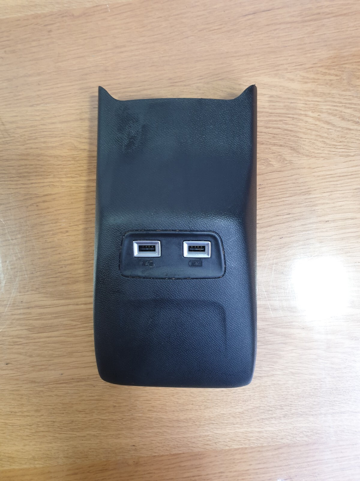 ✅2020 PEUGEOT 208 ALLURE EV USB PORTS TRIM 9824334377 Warranty A197 - Image 2
