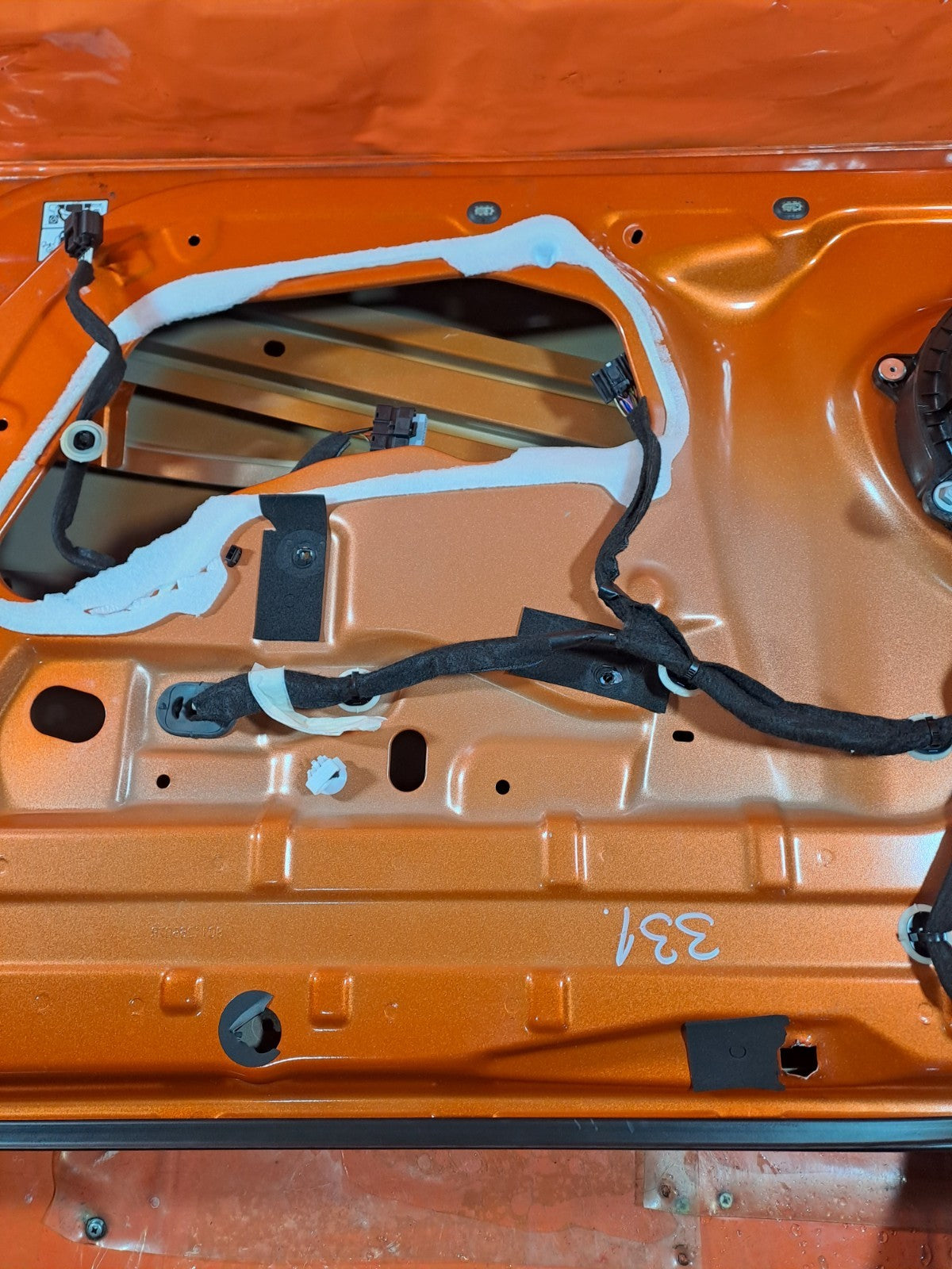 ✅RENAULT CLIO E-TECH 1.6 PETROL 2025 FRONT RIGHT DOOR ORANGE A331 - Image 10