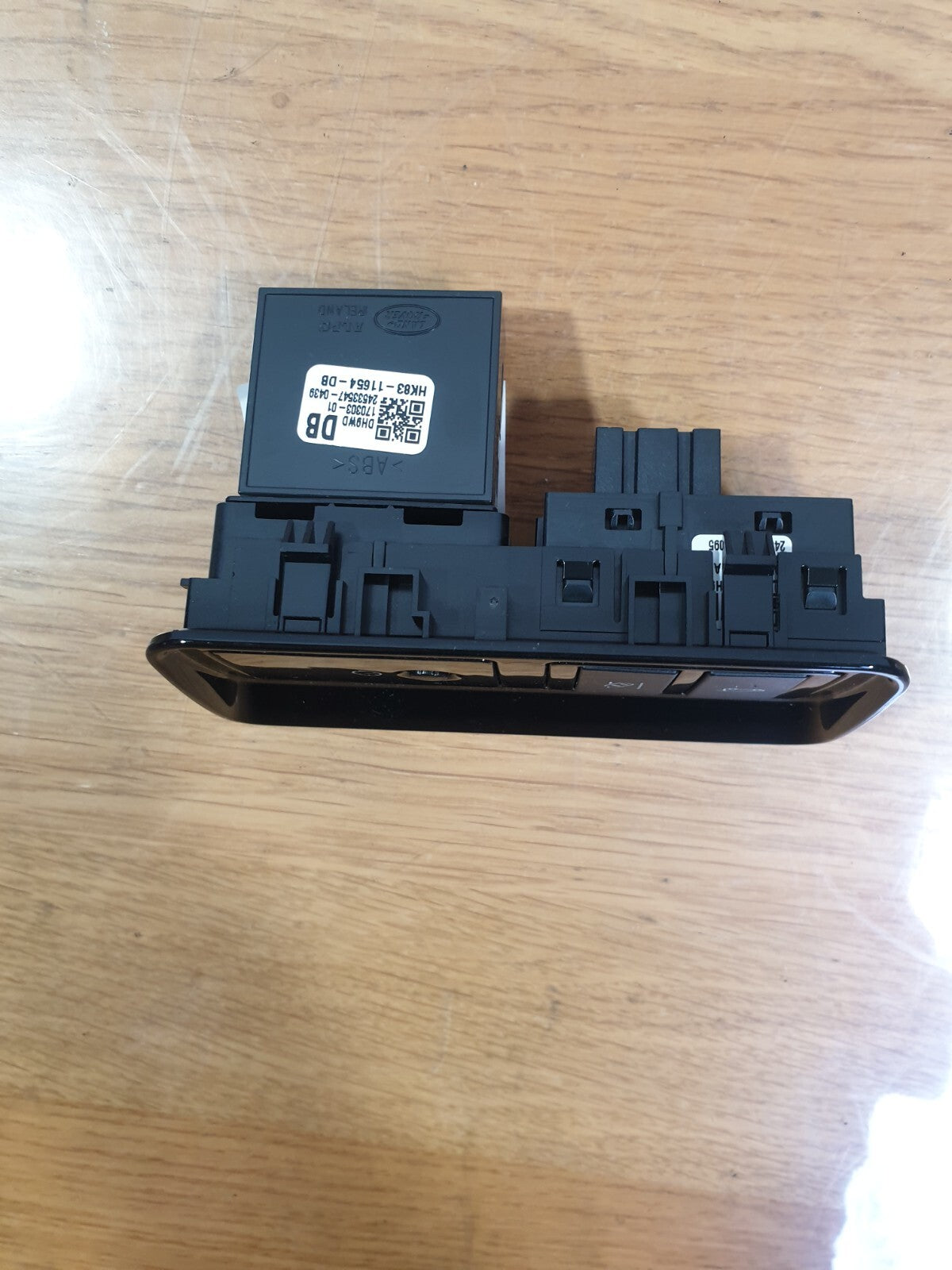 ✅JAGUAR F-PACE X761 2017 TAILGATE OPEN LANE ASSIST CONTROL SWITCH PANEL A196 - Image 4