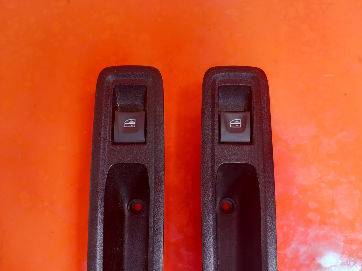 Dacia Jogger 1.0 Petrol 2024 Rear Electric Window Switches Pair 829604081R A391 - Image 4